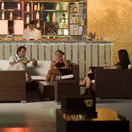 Dolphin Family Hotel 아파트호텔 3*