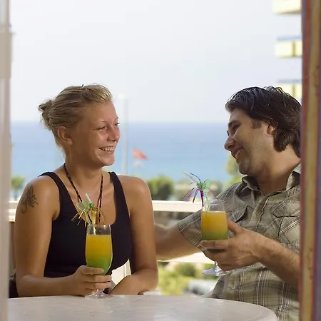 Dolphin Family Hotel 아파트호텔 알란야