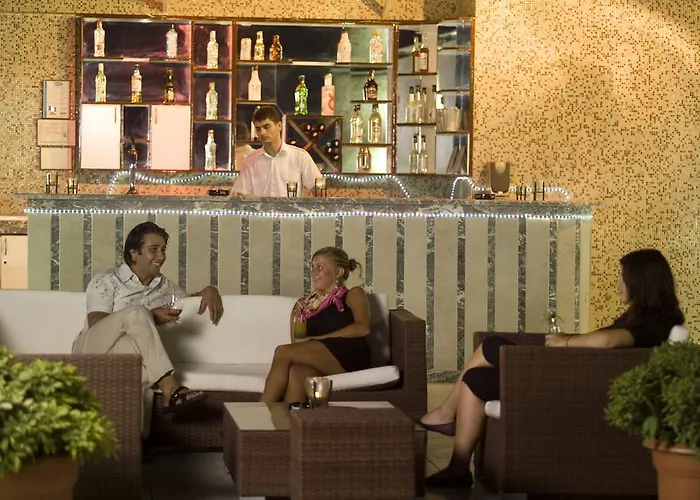 Dolphin Family Hotel Apart-hotel 3*