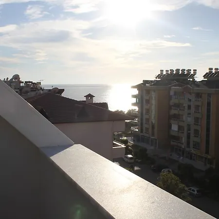 Dolphin Family Hotel Lägenhetshotell