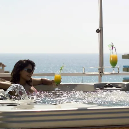 Апарт-отель Dolphin Family Hotel