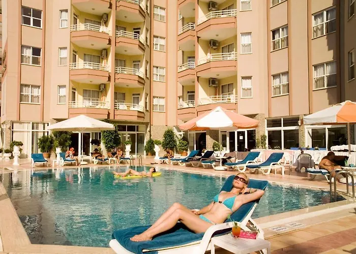 Dolphin Family Hotel 3* ألانيا