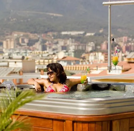 Dolphin Family Hotel 3* ألانيا