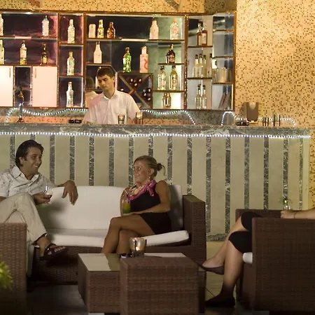 Dolphin Family Hotel Lägenhetshotell 3*