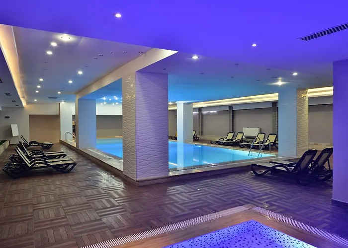 Dolphin Family Hotel 3* Alanya