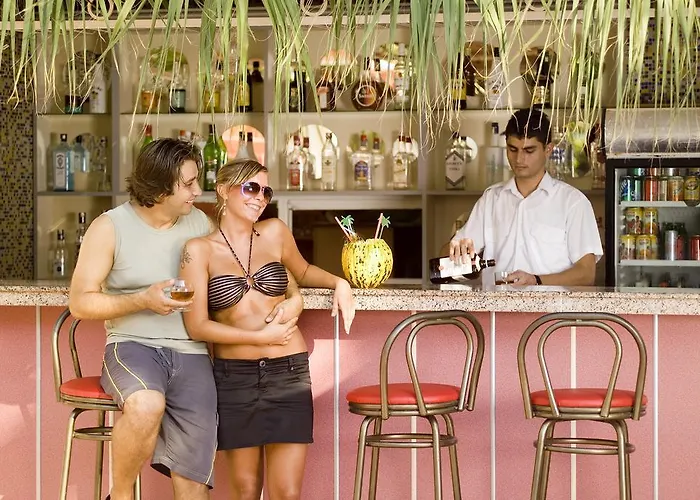 Dolphin Family Hotel 3* Alanya